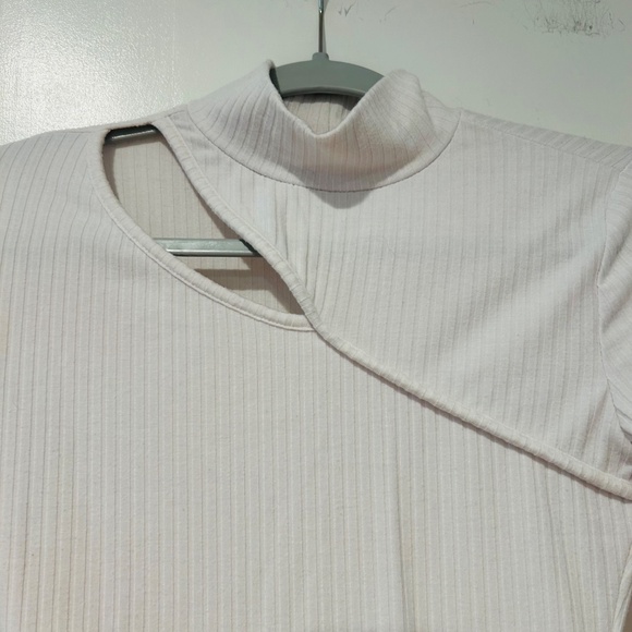 SO Goods for Life White Ribbed Cutout Long Sleeve Bodysuit – Size Small - Picture 2 of 6